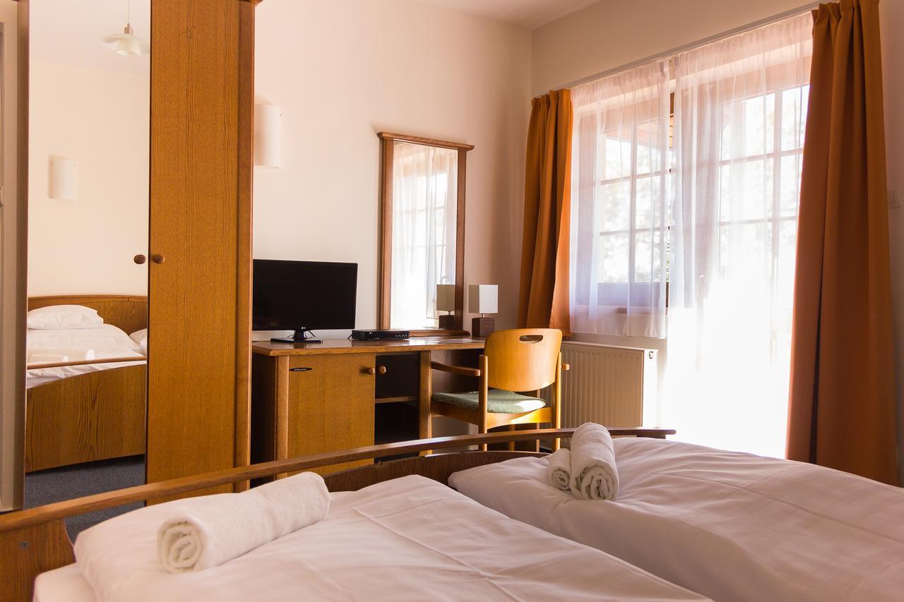 M1 Szeker Csarda Hotel Es Etterem Obarok Εξωτερικό φωτογραφία