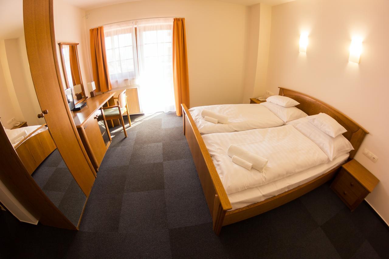 M1 Szeker Csarda Hotel Es Etterem Obarok Εξωτερικό φωτογραφία