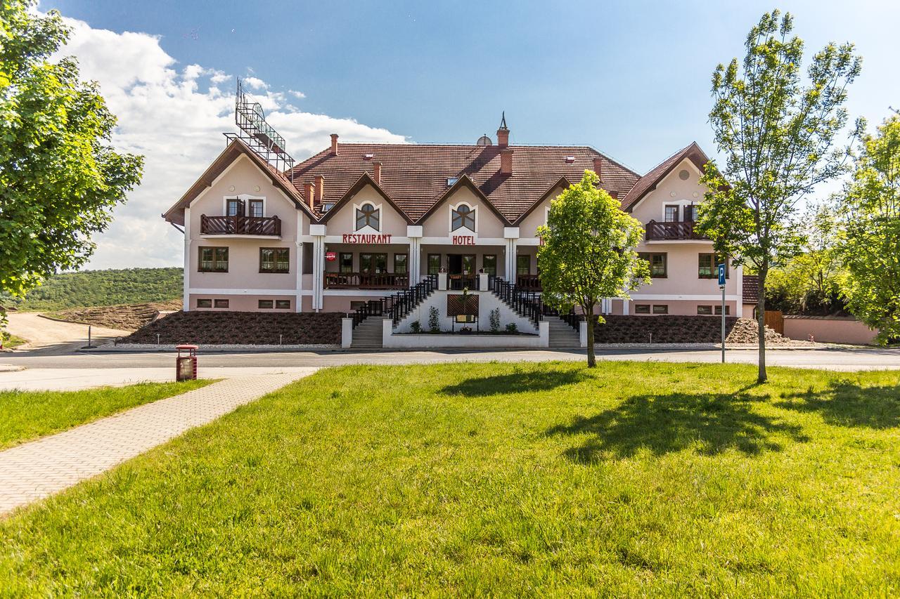 M1 Szeker Csarda Hotel Es Etterem Obarok Εξωτερικό φωτογραφία