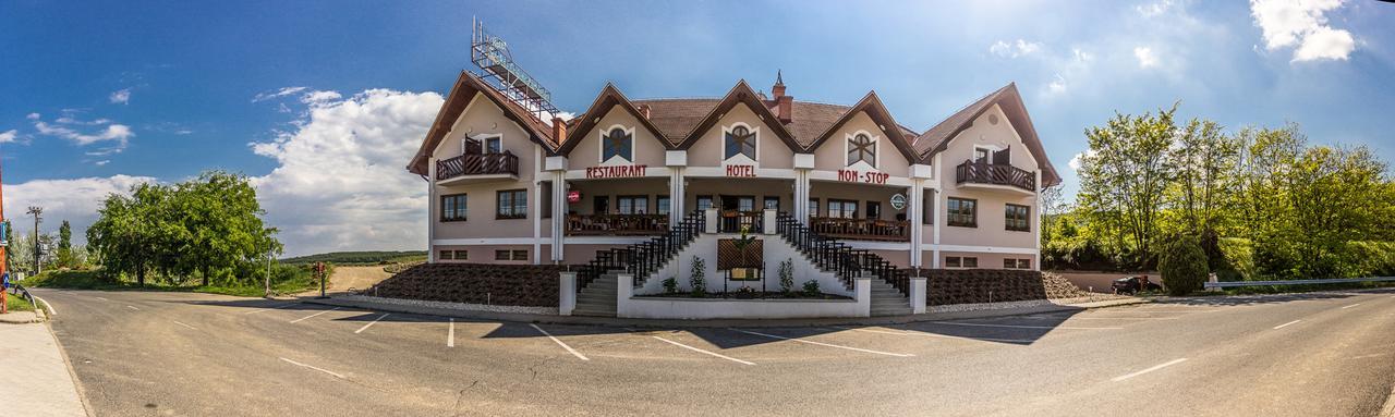 M1 Szeker Csarda Hotel Es Etterem Obarok Εξωτερικό φωτογραφία